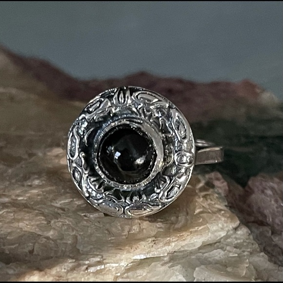 🌟 Black Onyx Sterling Silver Ring - Picture 2 of 9